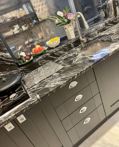 Grey kitchen with black & white marble worktop